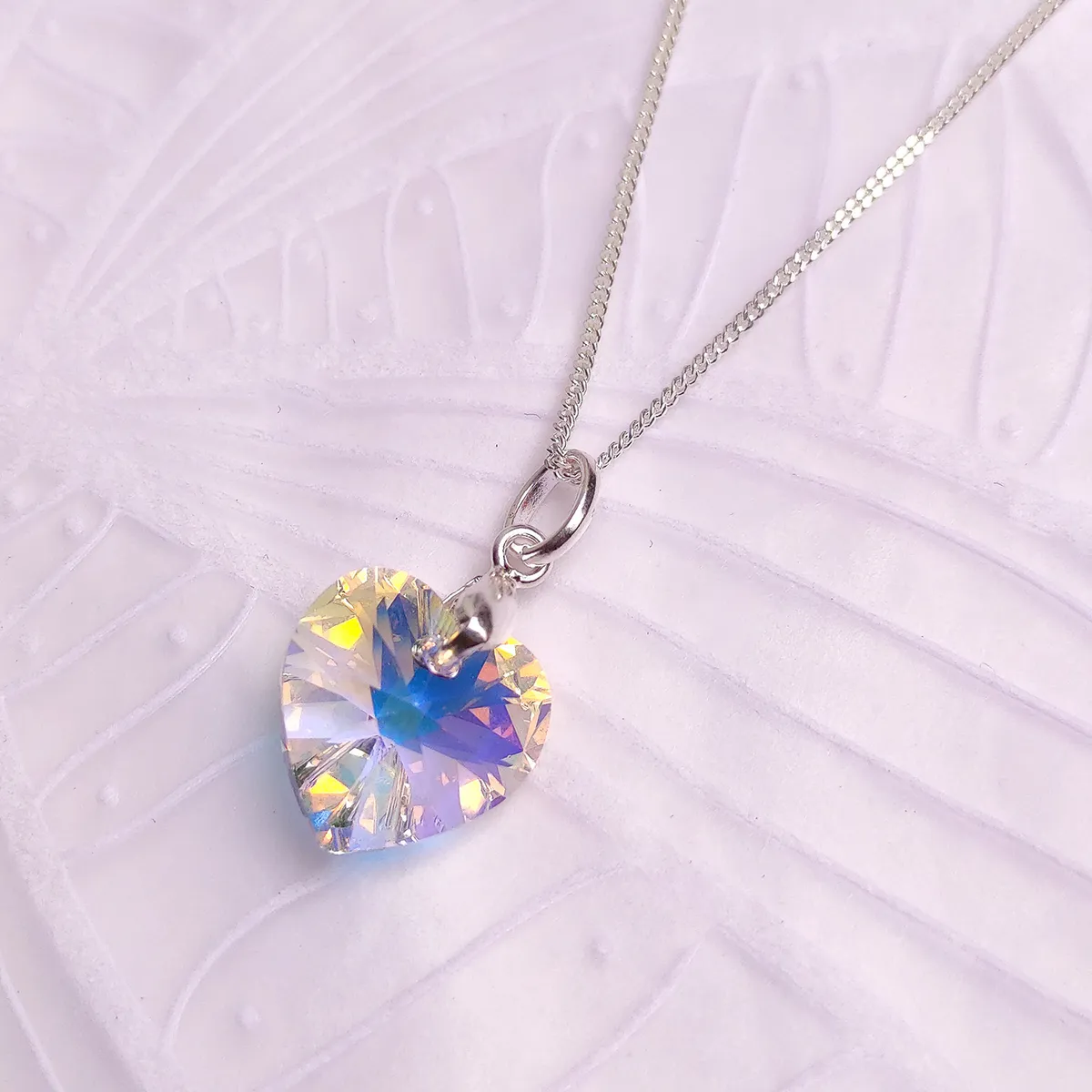 Collar con Dije Corazón Cristal Aurora para Mujer